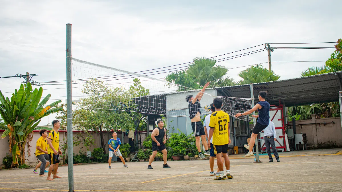 SÔI NỔI VỚI TRẬN ĐẤU BÓNG CHUYỀN TẠI SƠN HẢI VÂN